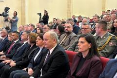 академија-11